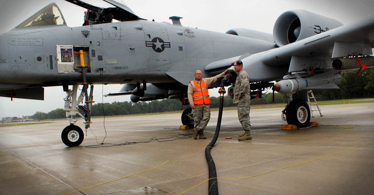 A-10_Airmen refuel an A-10 Thunderbolt II