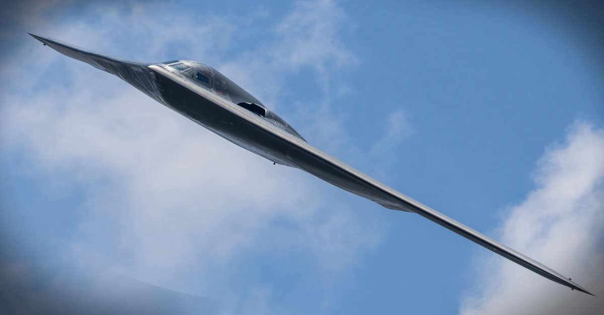 B-2_B-2 Spirit conducts a fly-by during the Scott Air Force Base 2017 air show