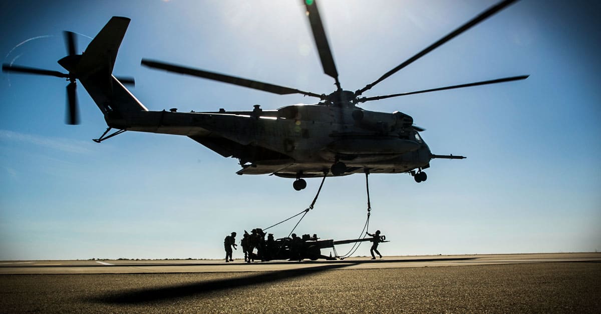 CH-53E_ CH-53E rapidly deploys the M777 Howitzer