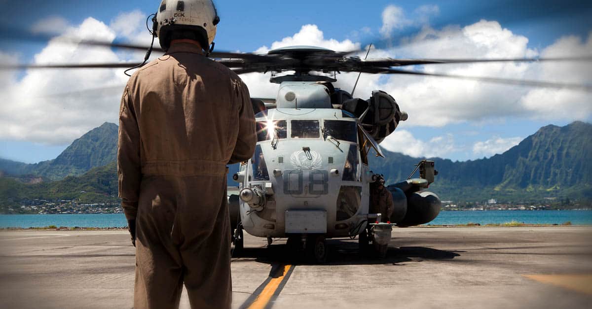 CH-53E_ helicopter crew chief communicates with flight personnel aboard a CH-53E