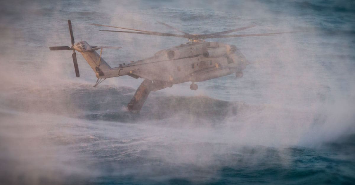 CH-53E_A CH-53E drops an Amphibious Reconnaissance Platoon raid craft in the ocean