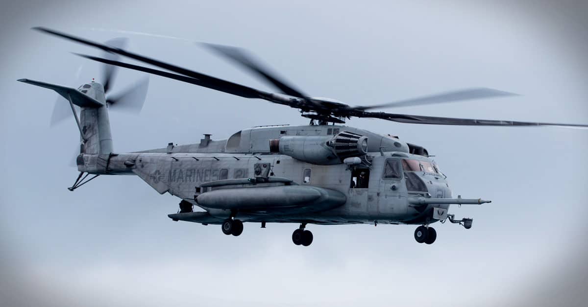 CH-53E_Ch-53E departs the flight deck of the amphibious assault ship USS Kearsarge