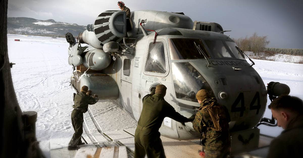 CH-53E_Marines off-load a CH-53E from a C-5