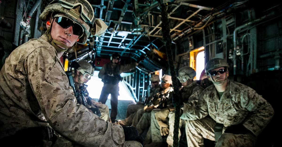 CH-53E_U.S. Marine prepare to fast rope from a CH-53E Super Stallion aboard Marine Corps