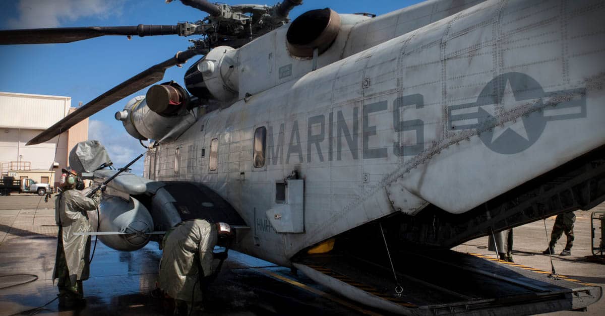 CH-53E_marines begin power spraying CH-53E