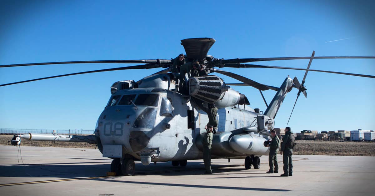 CH-53E_marines conduct a pre-flight inspection on a CH-53E Super Stallion