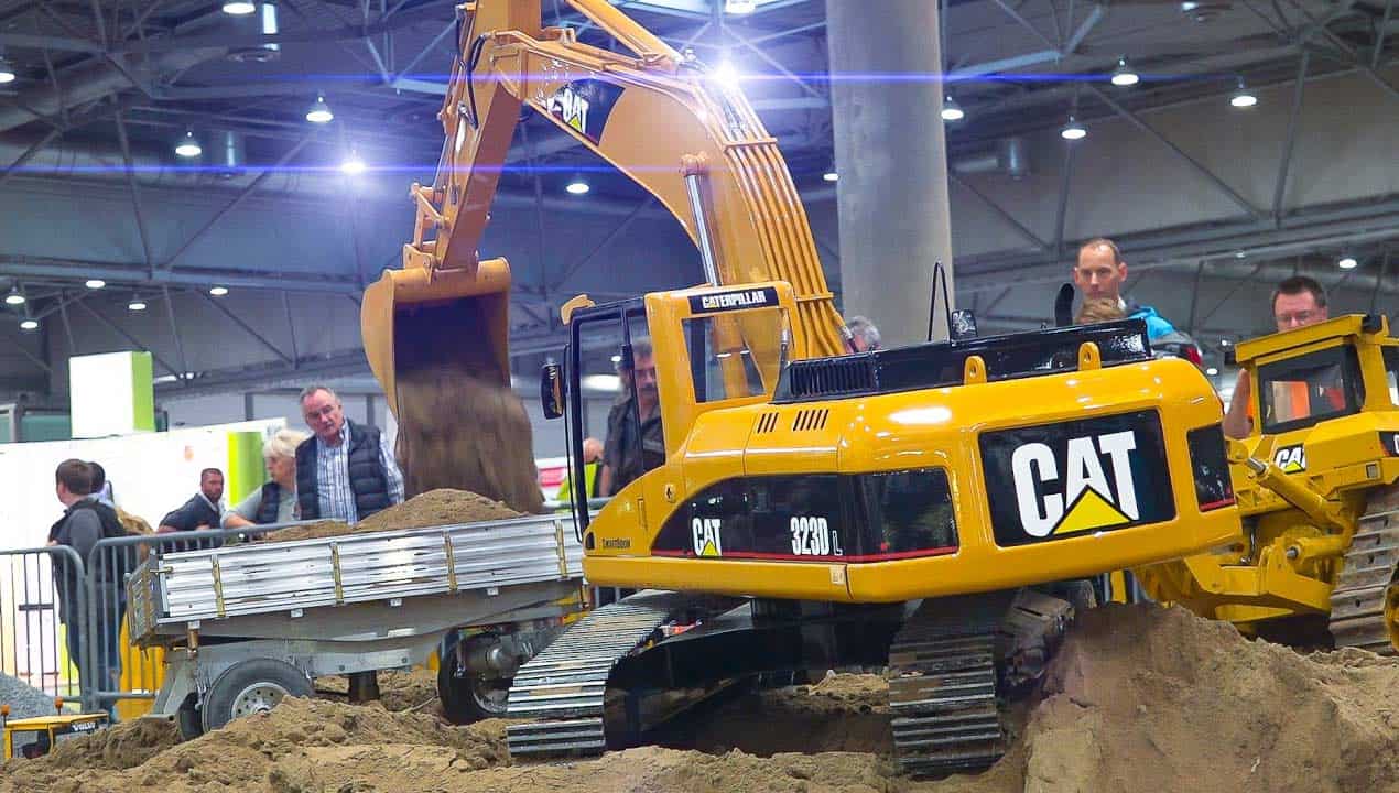 CAT_Excavator_2