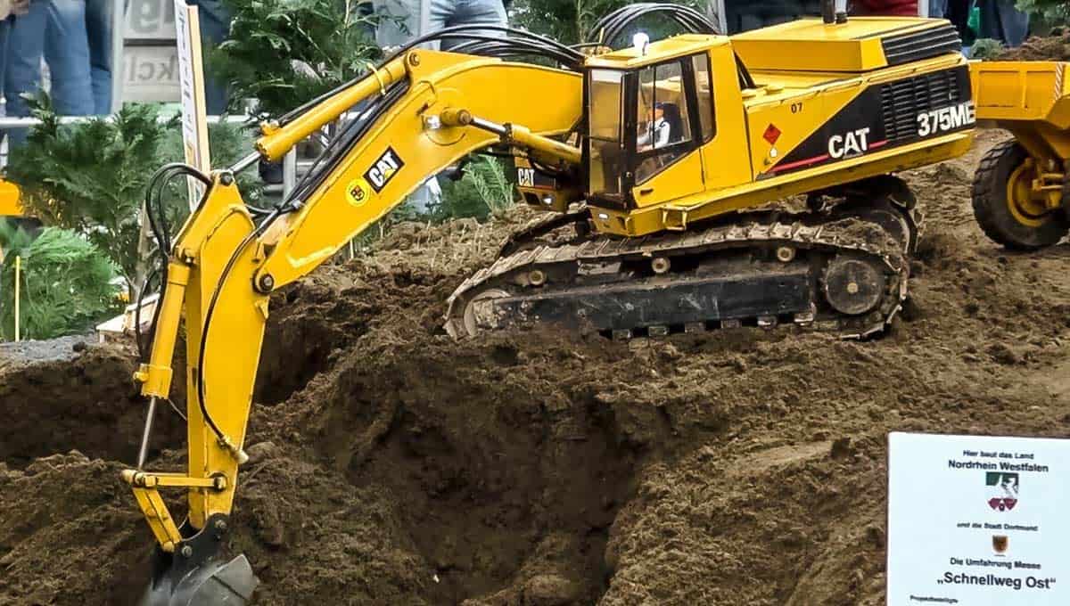 RC Excavator Caterpillar 375ME