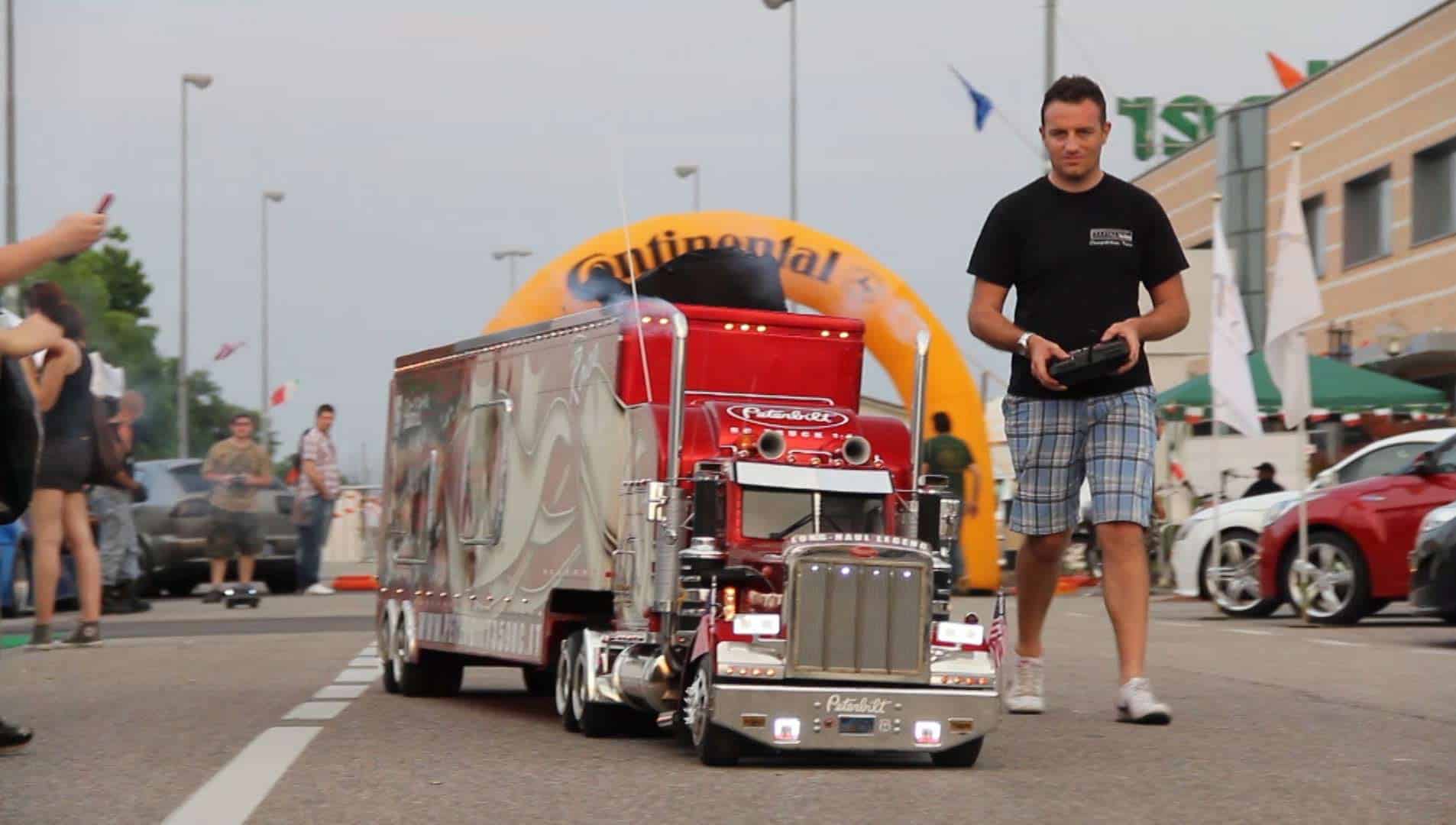 10 Large Scale RC Trucks and Trailers - Peterbilt 359 RC 1:4 10 Large Scale RC Trucks and Trailers - Peterbilt 359 RC 1:4