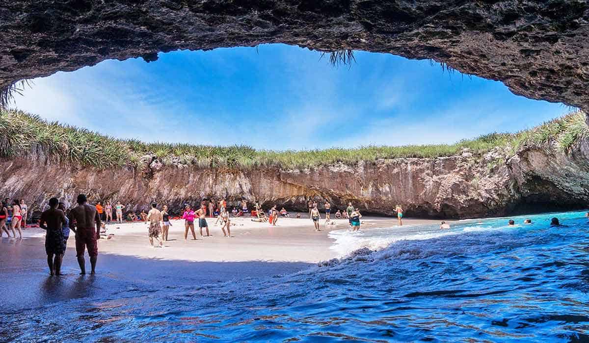 Hidden Beach(WATARU EBIKO-GETTY IMAGES)